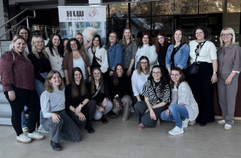 Ein Jahrzehnt später: HLW Absolventinnen des Jahrgangs 2016 kehren an ihre Schule zurück